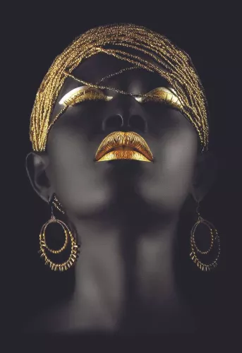Hazenkamp Fachhändler woman with golden decorations 80x120cm (202172)